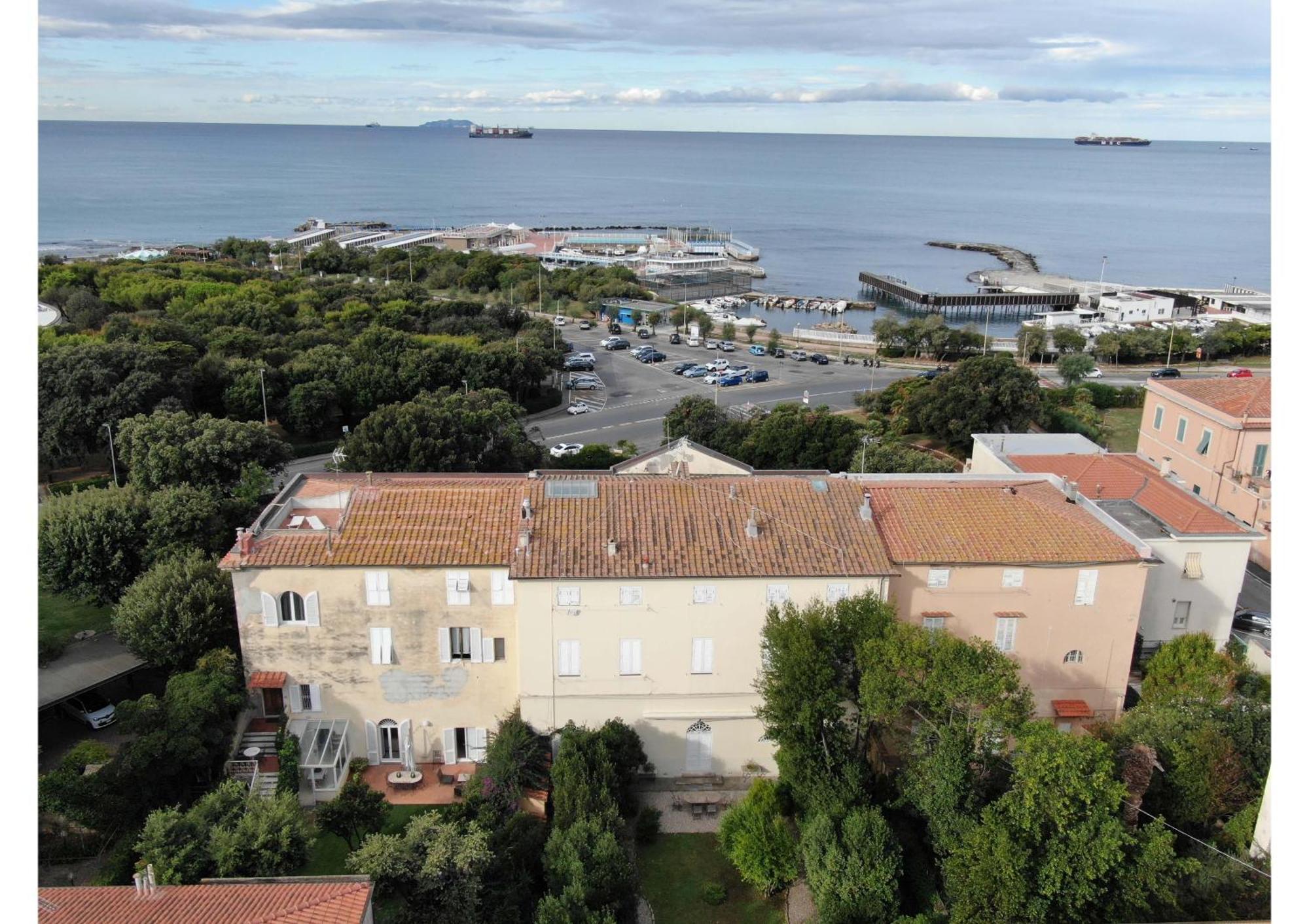 Villa Anselmi - Arteindiretta Livorno Bagian luar foto